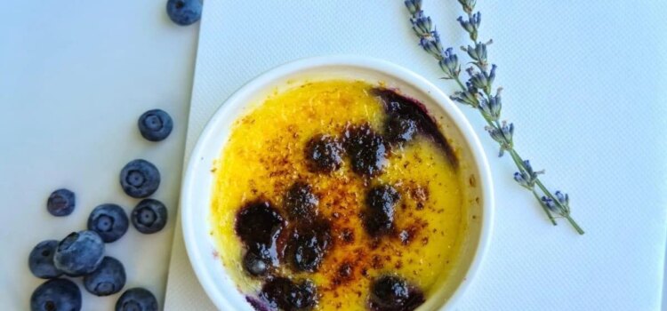 Delicioasa crème brûlée cu fructe care se poate mânca la Arad. Artizanii dezvăluie rețeta desertului