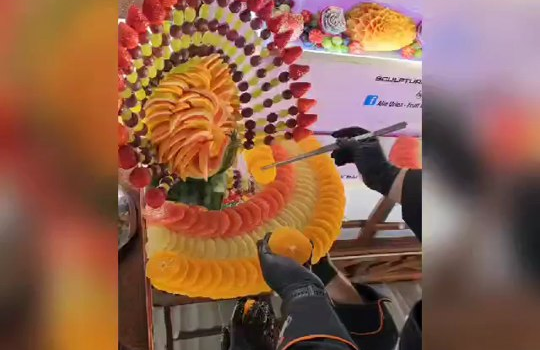 Românul care transformă fructele în artă. Lucrările lui sunt cu totul uimitoare FOTO VIDEO