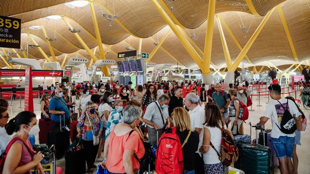 Vacanța de vară în Spania: Zborurile ar putea fi grav afectate de grevele companiilor aeriene