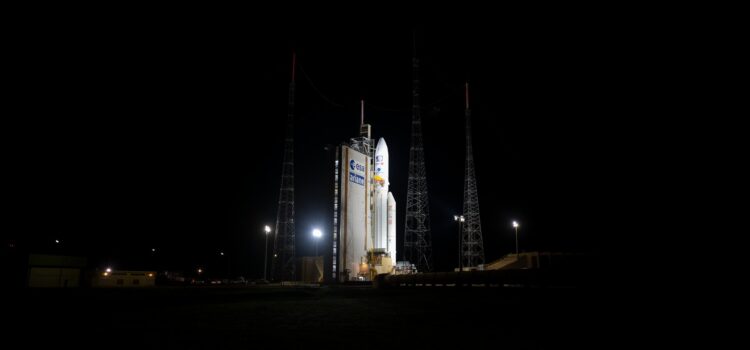 Ultima lansare a rachetei europene Ariane 5, programată pentru vineri, a fost amânată