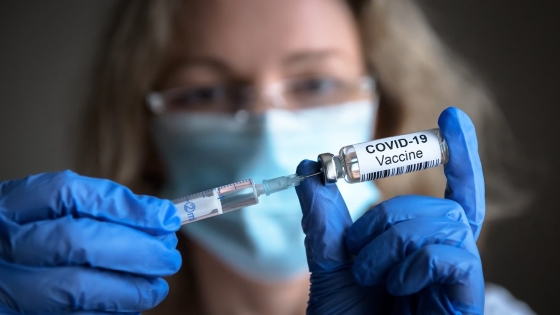 STUDIU: Majoritatea adulților din SUA refuză vaccinurile COVID. CDC avertizează asupra riscurilor pentru sănătate: „Protecție relativ redusă”