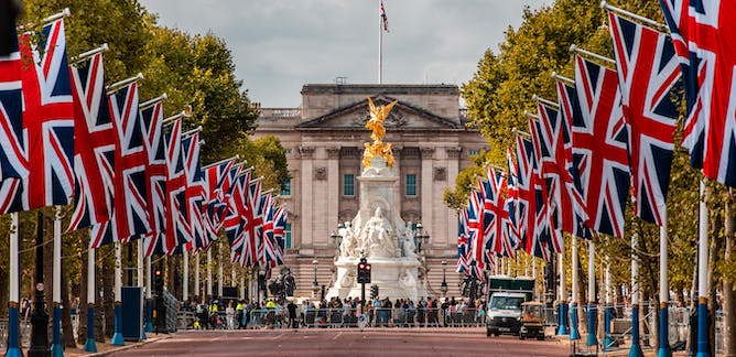 Ce s-ar întâmpla cu turismul din Marea Britanie dacă familia regală ar dispărea? Monarhia generează milioane de lire sterline anual în industrie