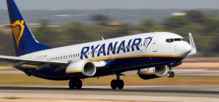 Ryanair anulează sute de zboruri în Europa. Care este cauza