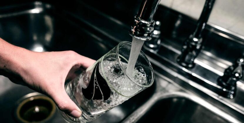 Jumătate din apa de la chiuvetă este contaminată cu chimicale folosite în detergenți