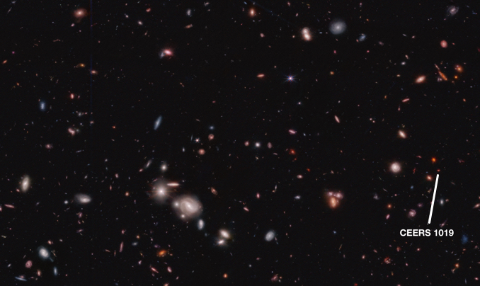 Telescopul James Webb a descoperit cea mai îndepărtată gaură neagră activă supermasivă, denumită CEERS 1019