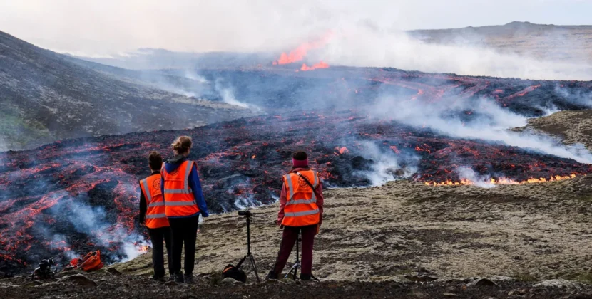 FOTO. Erupția unui vulcan din Islanda a provocat câmpuri de lavă și gaze toxice. Avertismentul dat de autorități