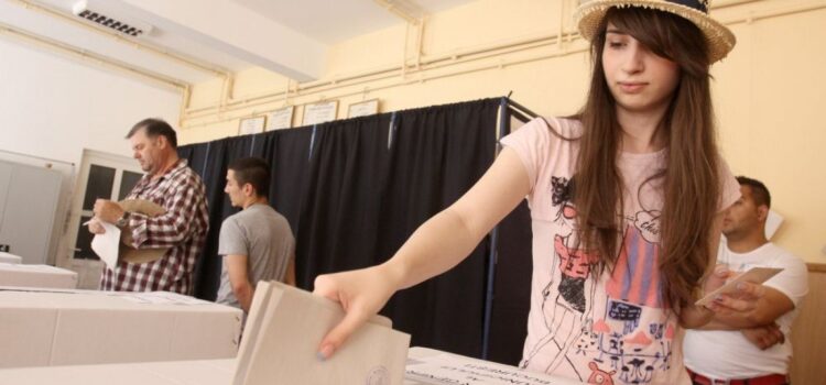 Eurobarometru: Tinerii din România, pe primul loc în UE la intenția de vot la alegerile europarlamentare