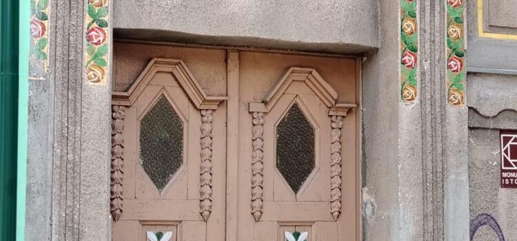 Bijuteria ezoterică de pe o stradă din Arad. Un reputat istoric descifrează simbolurile speciale de pe clădire