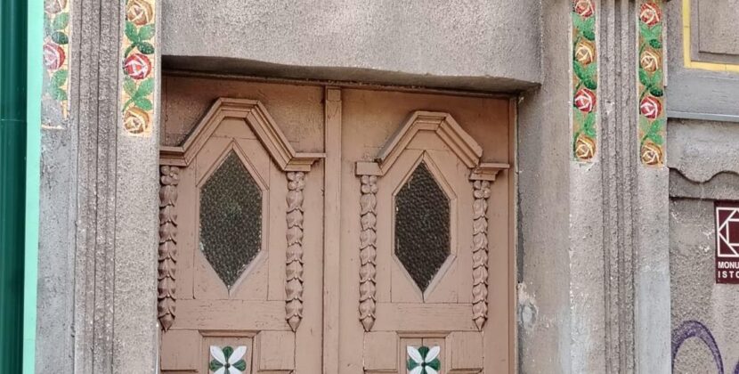 Bijuteria ezoterică de pe o stradă din Arad. Un reputat istoric descifrează simbolurile speciale de pe clădire