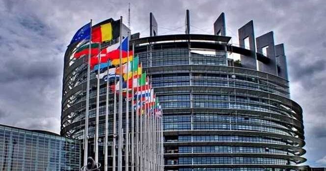 Prognoze privind europarlamentarele: „partidele anti-sistem vor crește, beneficiind de pe urma grobianismului și populismului”