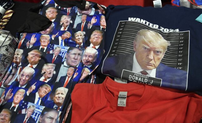 Modul neașteptat în care tentativa de ASASINAT l-a ajutat pe Trump. Popularitatea tricourilor cu fostul PREȘEDINTE a crescut vertiginos