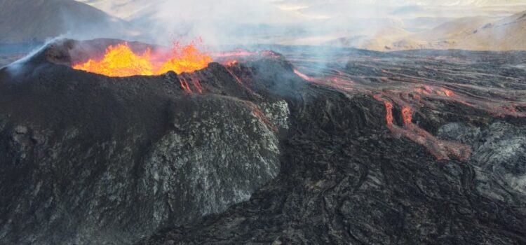 Vulcanul Mauna Loa Din Hawaii – Localizare, Istoria Erupțiilor, Curiozități