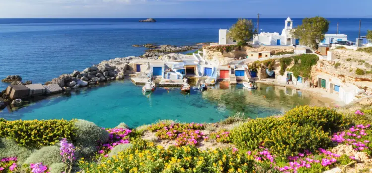 Românii preferă vacanțe mai scurte, dar mai multe