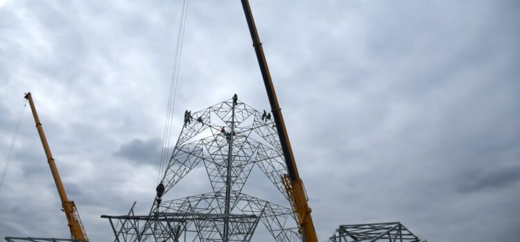 O nouă Linie ELECTRICĂ Aeriană de înaltă tensiune, de 31 km, aproape de finalizare. Urmează lucrările la tronsonul care traversează un braț al Dunării