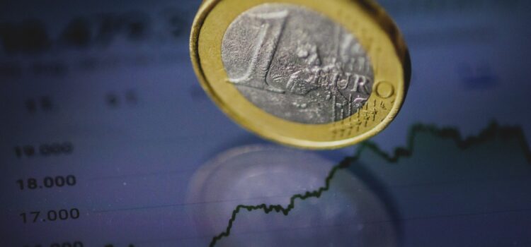 Economia ZONEI EURO încetinește, în contextul tensiunilor geopolitice /BCE recomandă reforme structurale pentru intensificarea competitivității UE