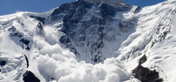 Riscul de avalanșă crește la munte