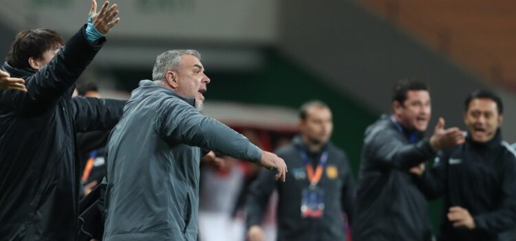 Cosmin Olăroiu a făcut scandal cu arbitri, după ce a pierdut în Cupa Emiratelor: „Greșeală foarte mare”