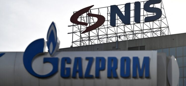 Prinsă între SUA și Gazprom, Serbia se confruntă cu întreruperea importurilor de petrol