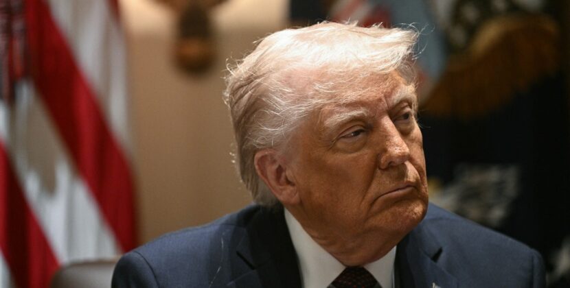 Donald Trump va aplica taxe comerciale țărilor care cumpără petrol și gaze din Venezuela