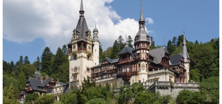 În fruntea listei se află Castelul Peleș din Sinaia