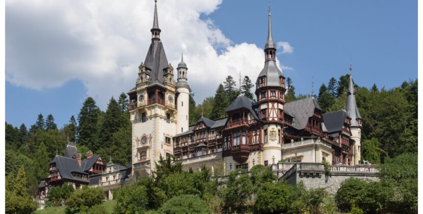 În fruntea listei se află Castelul Peleș din Sinaia