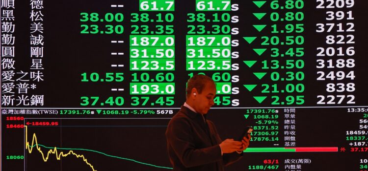 Trump îndeamnă companiile multinaționale să își transfere activitățile în SUA, pe fondul crizei generate de taxele vamale