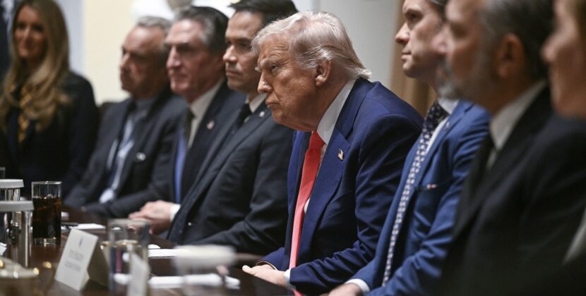 Trump salută performanțele economice ale SUA, dar admite „costuri ale tranziției” taxelor vamale