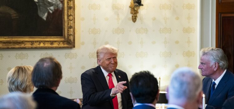 Efortul epic al lui Trump de a salva lumea se derulează dezastruos /Liderul SUA încă poate salva Occidentul, deocamdată, îl distruge
