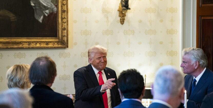 Efortul epic al lui Trump de a salva lumea se derulează dezastruos /Liderul SUA încă poate salva Occidentul, deocamdată, îl distruge