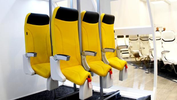 Skyrider 2.0 e un scaun pe care pasagerii mai mult se sprijină