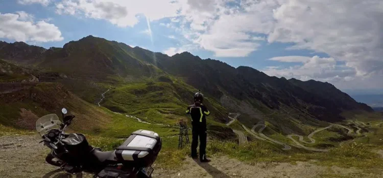 Care sunt cele mai tari trasee de parcurs pe motocicletă