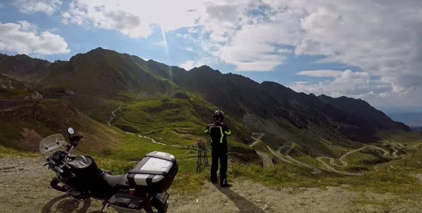 Care sunt cele mai tari trasee de parcurs pe motocicletă