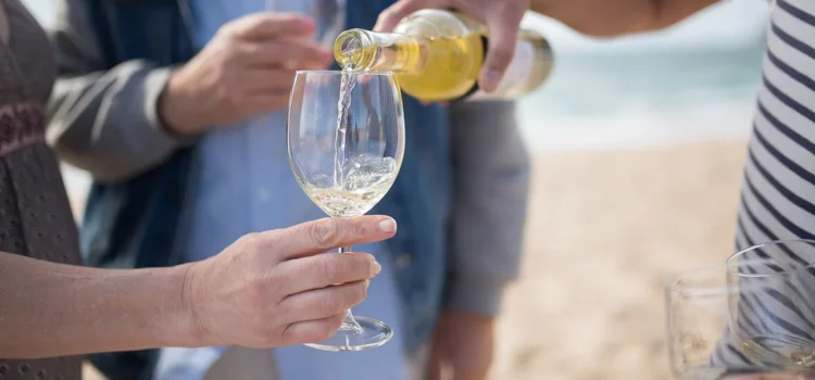 Spaniolii vor să decidă științific dacă vinul merită păstrat în dietă