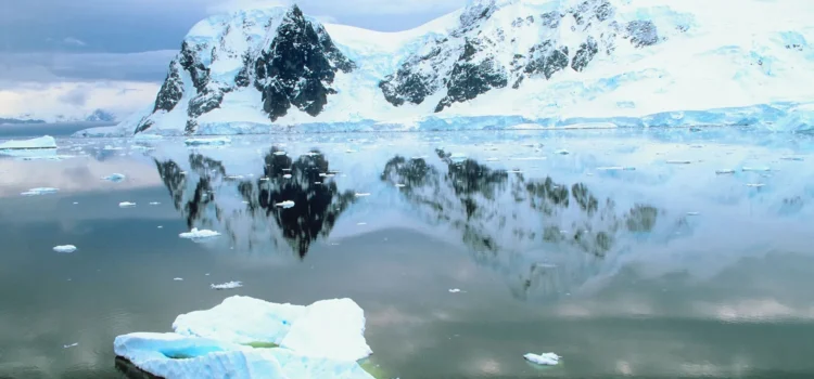 Ce semnale radio neobișnuite au fost detectate în Antarctica?