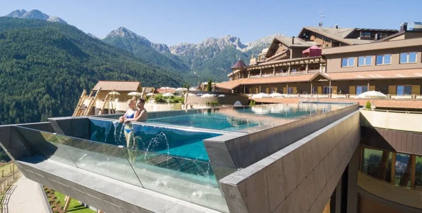 Care sunt cele mai spectaculoase piscine ale lumii