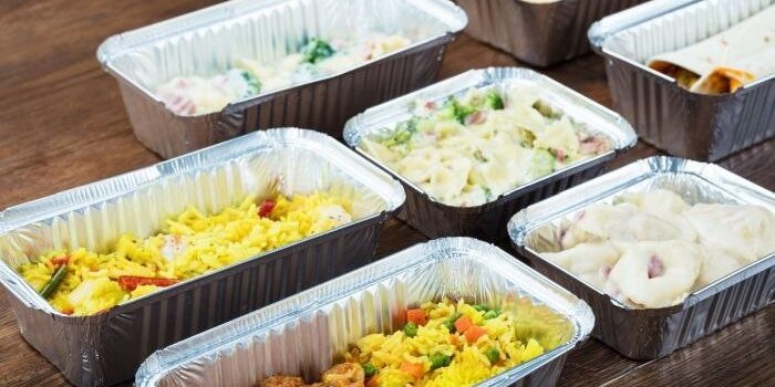 O fostă directoare de cantină socială, trimisă în judecată. A folosit instituția pentru servicii de catering la firma soțului