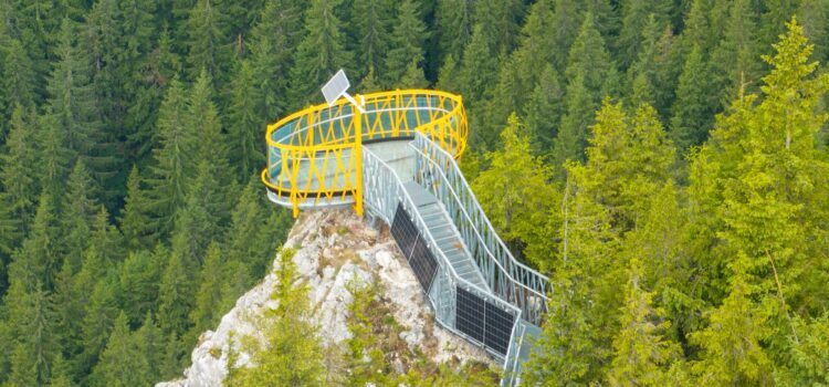 Bucovina inaugurează primul skywalk din România