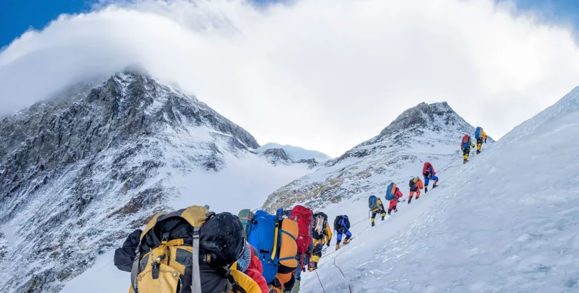 Nepalul permite escaladarea gratuită pe 97 de vârfuri