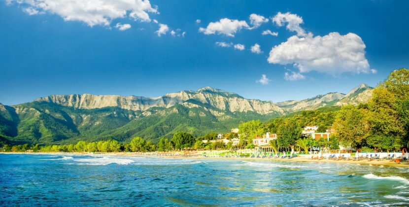 În 2025, românii și-au redus bugetul pentru vacanțe