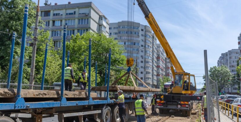 Ciprian Ciucu spune că stâlpișorii pentru tramvaiul 5 sunt blocați în Strâmtoarea Ormuz