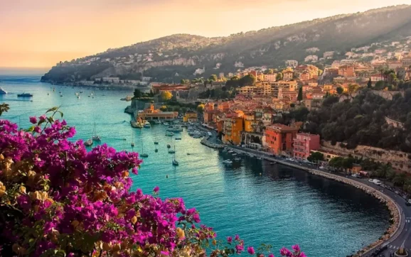 Unde mergi în vacanță? Provence te așteaptă cu sate medievale, lanuri de lavandă, livezi de măslini și peisaje între Alpi și Coasta de Azur. Descoperă una dintre cele mai vizitate regiuni din Franța