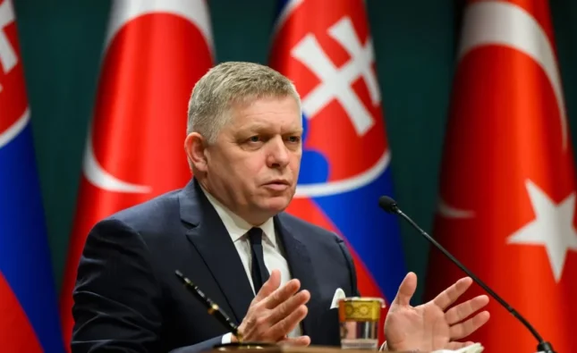 Premierul Slovaciei, Robert Fico, va participa la Parada de Ziua Victoriei din Rusia, alături de alți lideri aflați în grațiile lui Putin. Trump nu a fost invitat