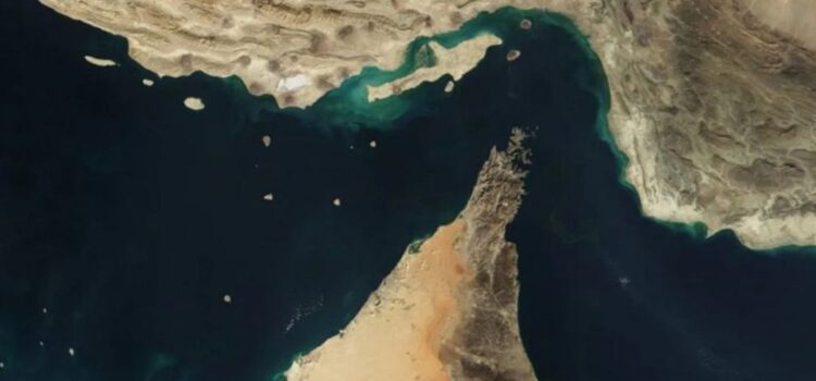 Iranul amenință că va riposta în Strâmtoarea Ormuz