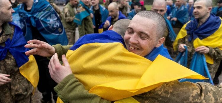 Rusia și Ucraina au făcut un schimb de câte 205 prizonieri fiecare, în baza acordului mediat de Trump