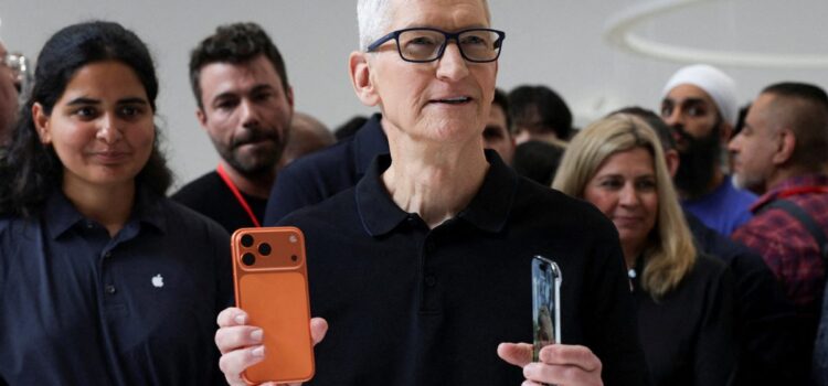 Din criză de chip-uri, Apple face lobby la administraţia Trump
