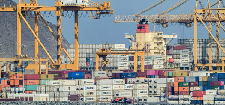 Traficul naval prin Strâmtoarea Ormuz atinge cel mai ridicat nivel din ultimele două luni după acordul dintre SUA și Iran