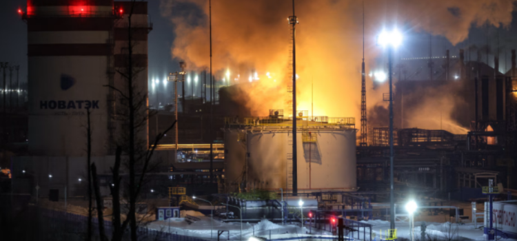 Un terminal petrolier a ars în Rusia după un atac cu drone, în timp ce Ucraina a raportat noi pierderi uriașe în rândul armatei ruse