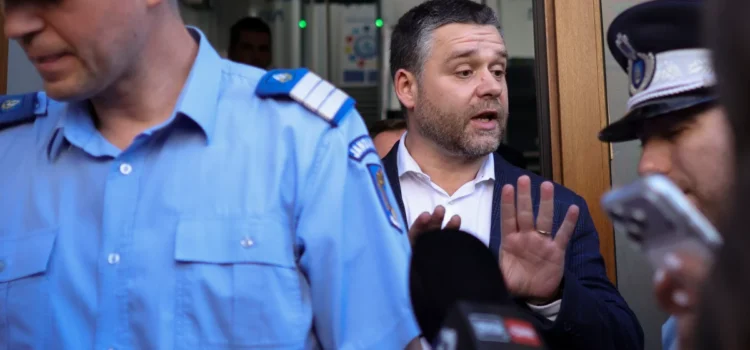 „Sunt nevinovat şi vreau să-mi duc mandatul la capăt”. Primarul Capitalei a fost plasat sub control judiciar pentru 60 de zile – Aleph News