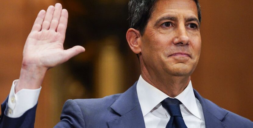 Rezerva Federală Americană menţine neschimbate ratele dobânzilor în prima şedinţă condusă de Kevin Warsh, cel pe care Trump l-a numit pentru a reduce dobânzile