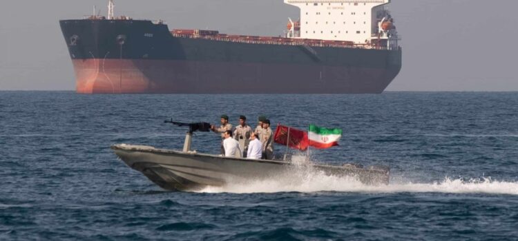Statele Unite relaxează sancțiunile asupra petrolului iranian pentru 60 de zile, după ce Iranul a acceptat, în cadrul negocierilor, revenirea inspectorilor nucleari AIEA pe teritoriul țării